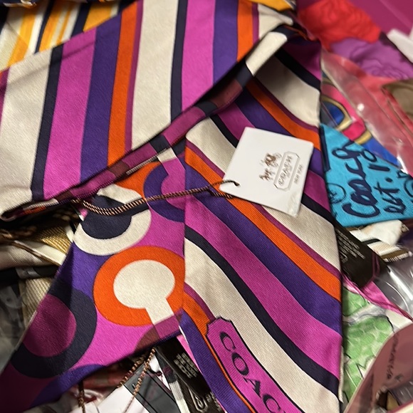 NWT Coach Signature Vintage Scarf - Picture 3 of 5